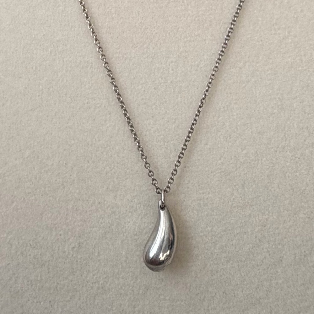Tiffany & Co. Elsa Peretti Teardrop Pendant Necklace – 925 Sterling Silver - Picture 3 of 7